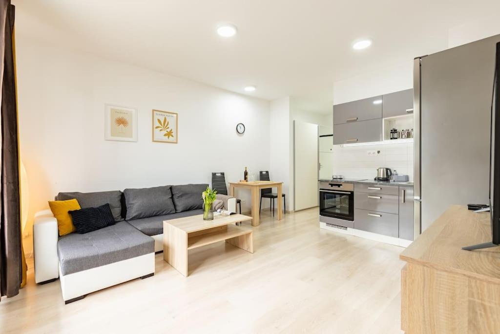 Cityscape Oasis: Active Studio Heaven Bratislava Eksteriør bilde