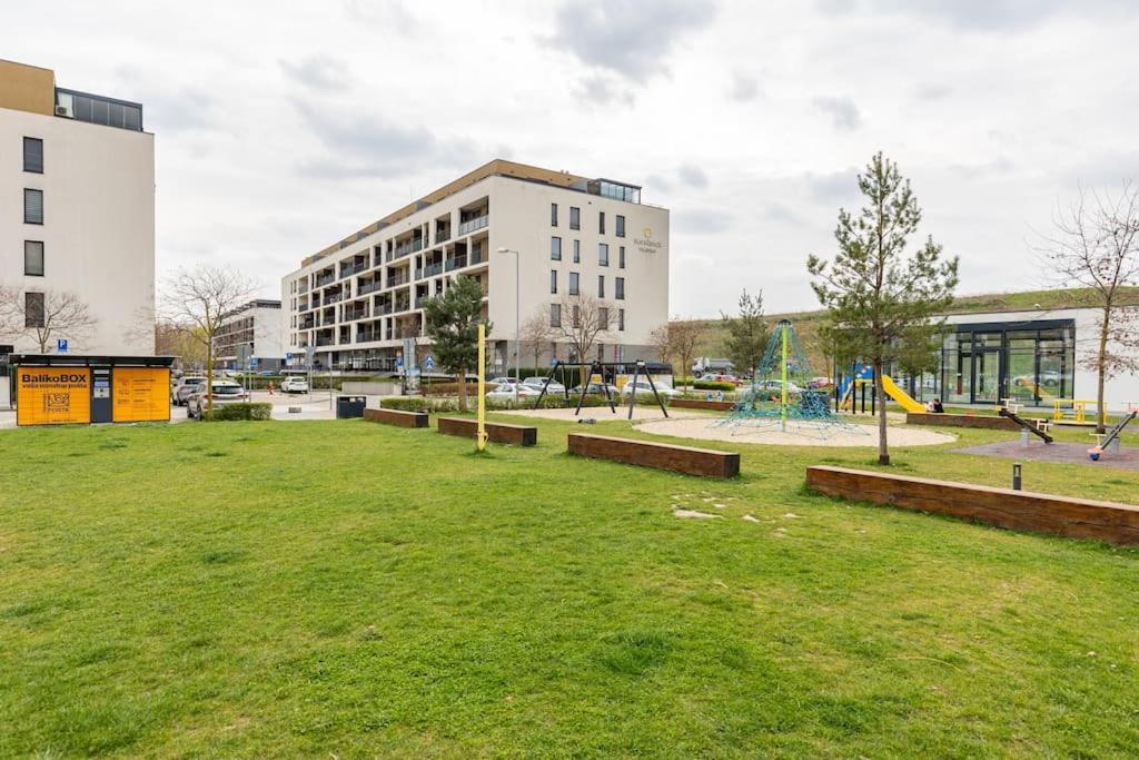 Cityscape Oasis: Active Studio Heaven Bratislava Eksteriør bilde
