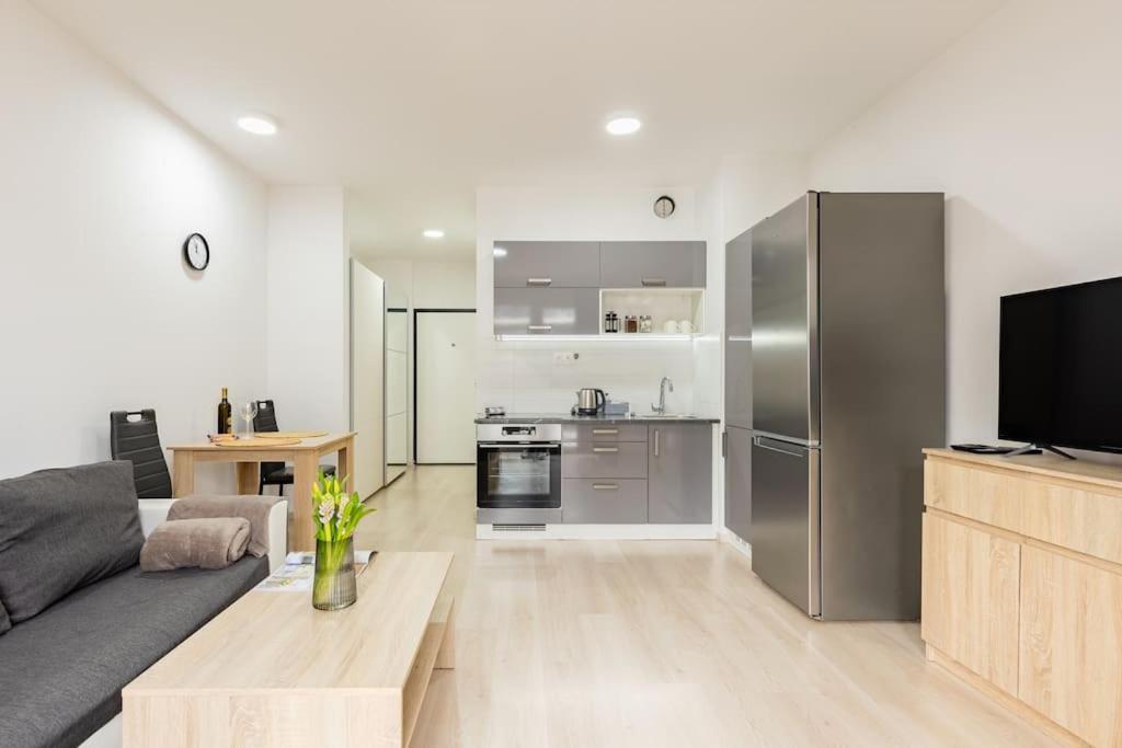 Cityscape Oasis: Active Studio Heaven Bratislava Eksteriør bilde