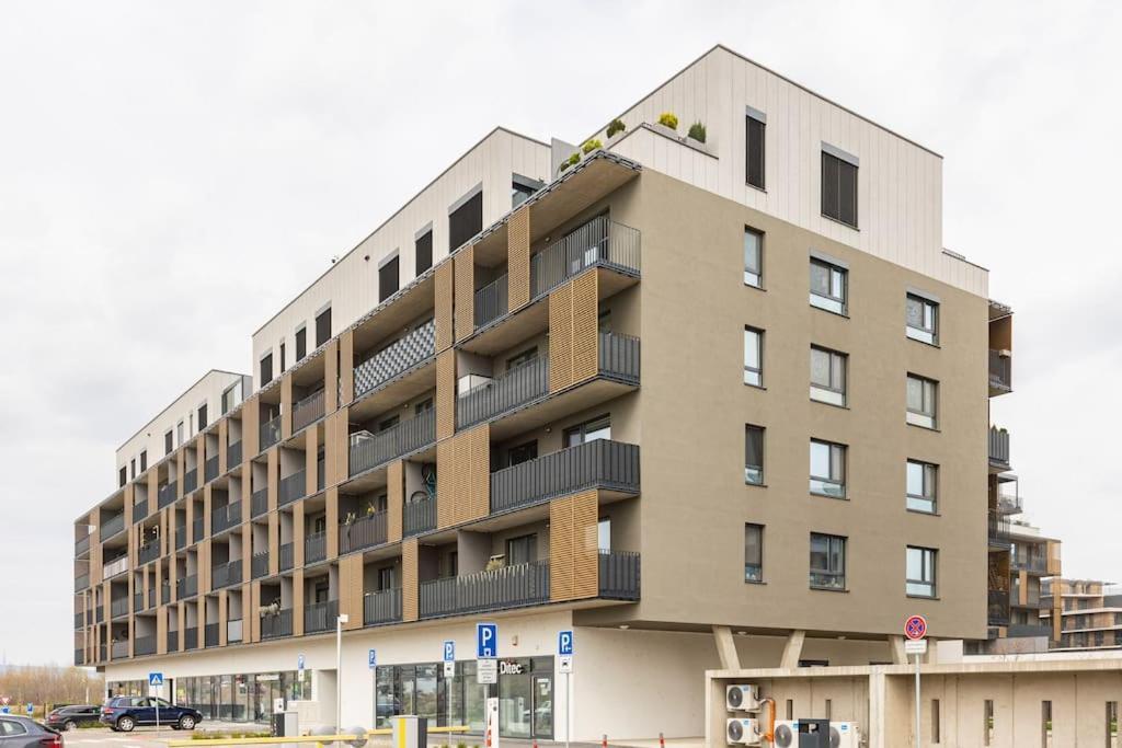 Cityscape Oasis: Active Studio Heaven Bratislava Eksteriør bilde