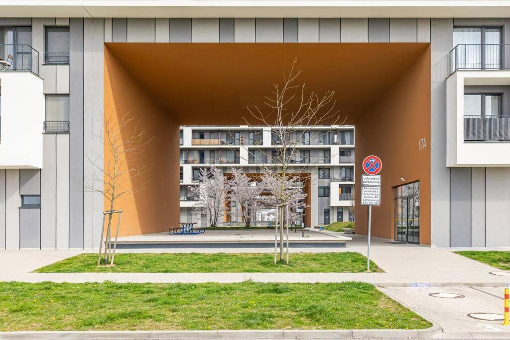 Cityscape Oasis: Active Studio Heaven Bratislava Eksteriør bilde